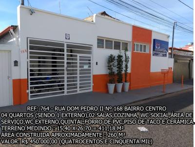 Casa para Venda, em Araguari, bairro CENTRO